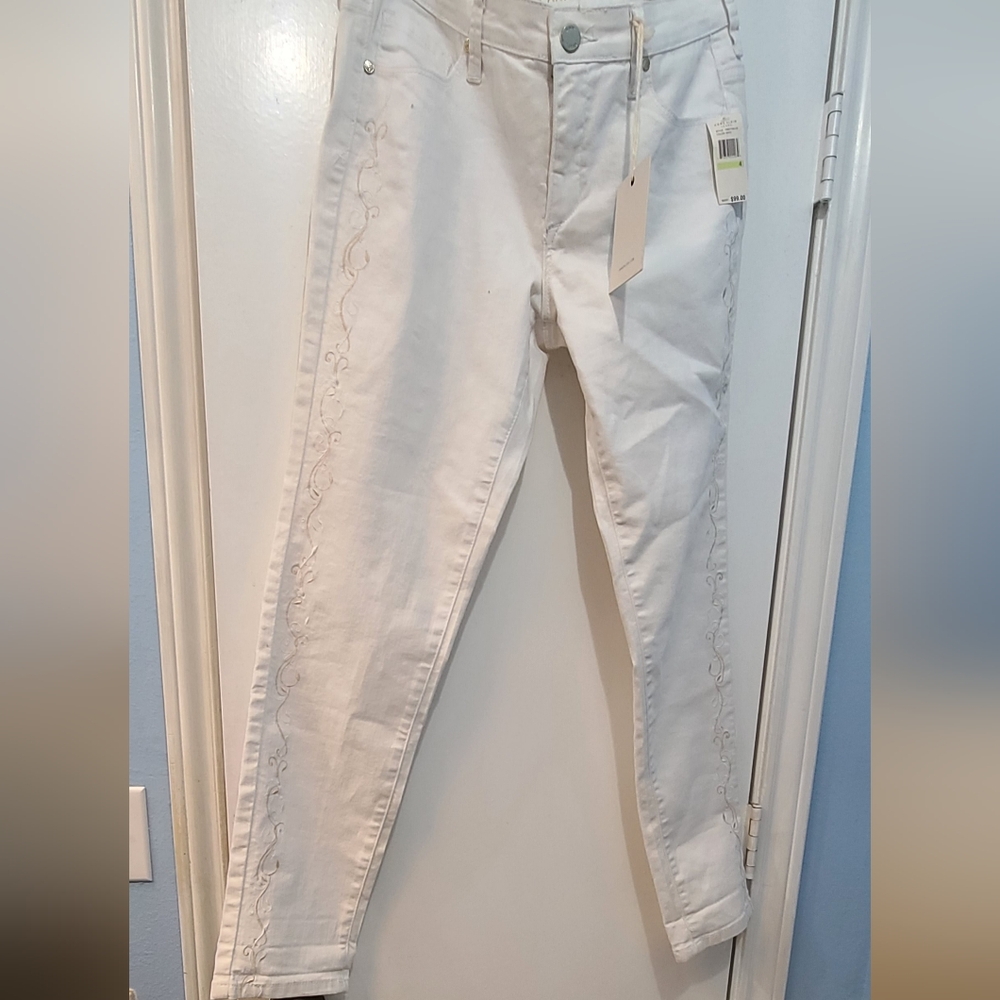 Anne KLEIN White Embroidered Jeans